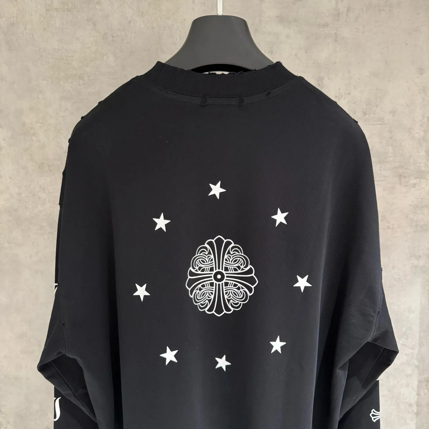 🅿️330 [Strict quality control] CH Croixin's new long-sleeved sweatshirt T-shirt. Heavy 340g double yarn fabric. Four flower positions on the front, back and left. Wash the whole garment twice. The four sides are frayed and torn. Heavy fabric. The neckline is made of icy Salona. Loose fit. Deep, wide and stylish. No deformation or shrinkage. 3 colors: black, white and gray. Size: M-2xl